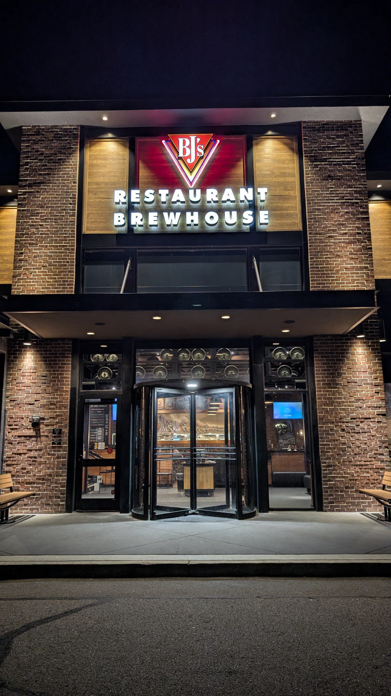 BJ's Restaurant & Brewhouse in Lansing