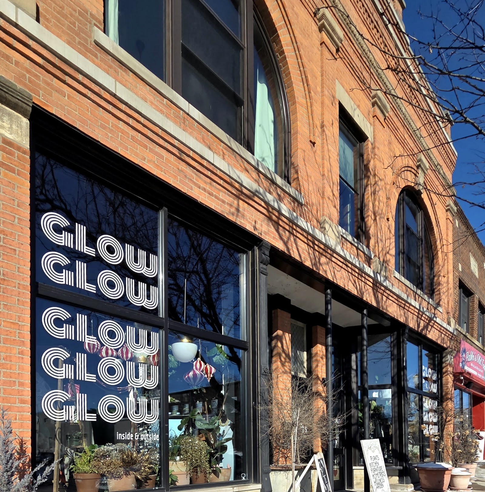GLOW Inside & Outside — photo