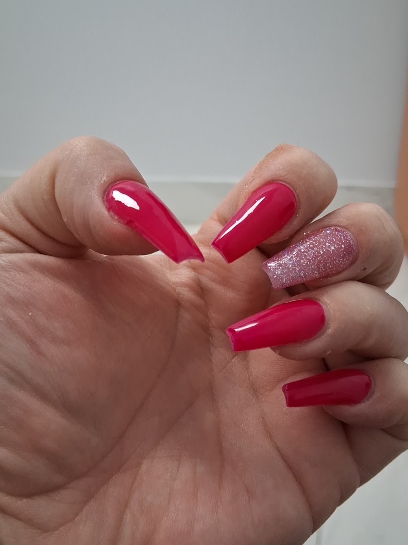 Golden Nails in Lansing