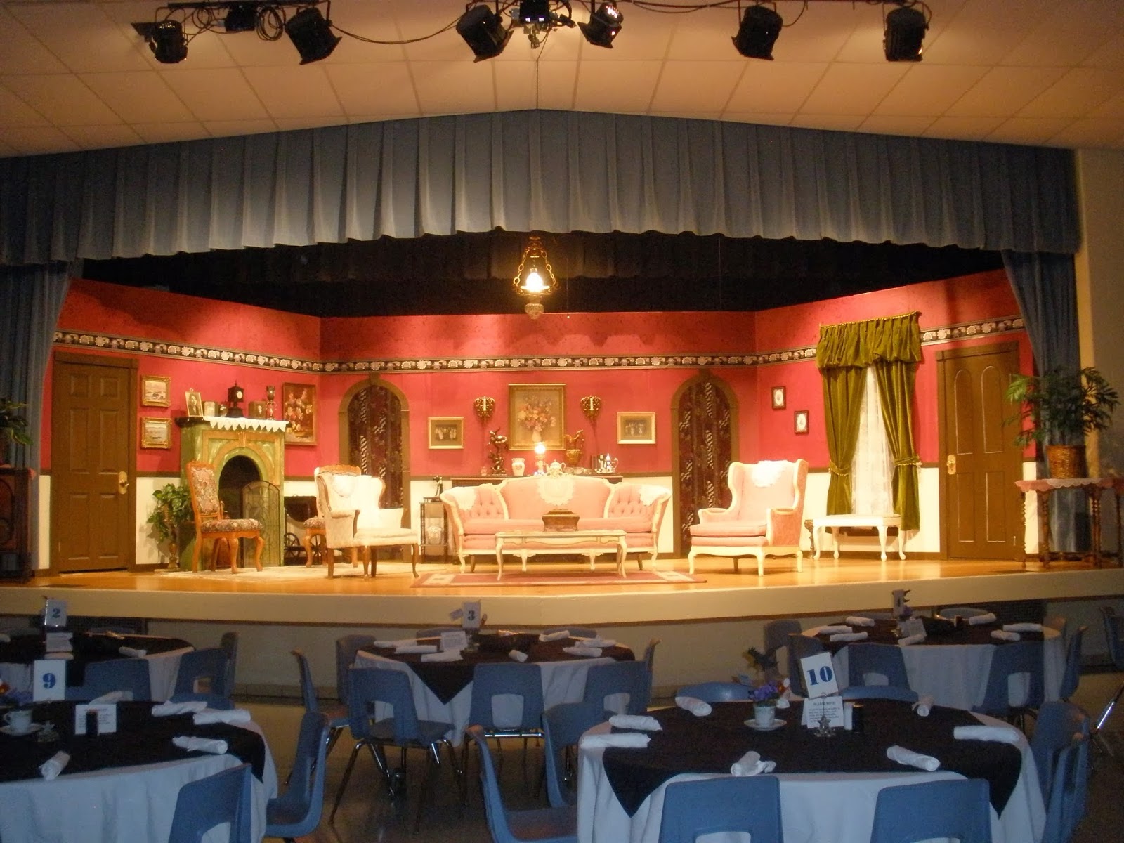 Starlight Dinner Theatre in Lansing